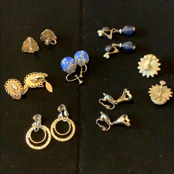 Feeling Blue Bundle of Vintage clip on earrings - Picture 6 of 8